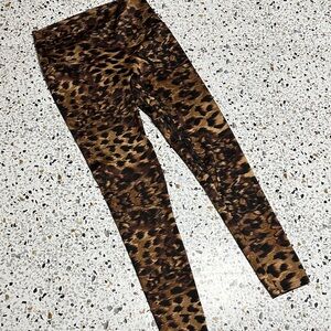 K-Deer Leopard Print Athletic Leggings Sneaker Length size Mediun made in USA